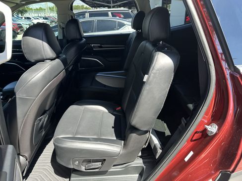 Used 2024 Kia Telluride S w/ S Sunroof Package FWD image 4