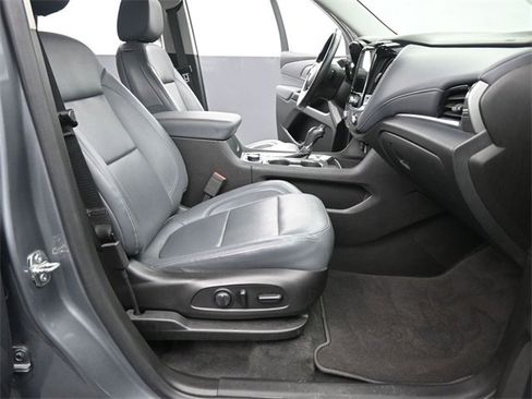 Used 2020 Chevrolet Traverse LT w/ Driver Confidence II Package image 20