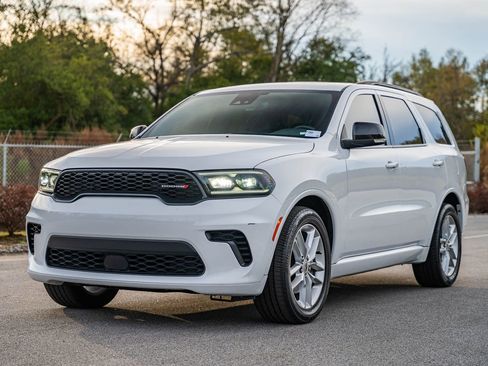 Used 2024 Dodge Durango GT image 3