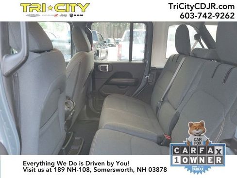 Used 2024 Jeep Wrangler Unlimited Sahara image 19