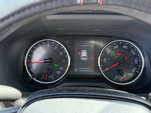 Used 2019 Toyota RAV4 XLE w/ Convenience Package FWD image 12