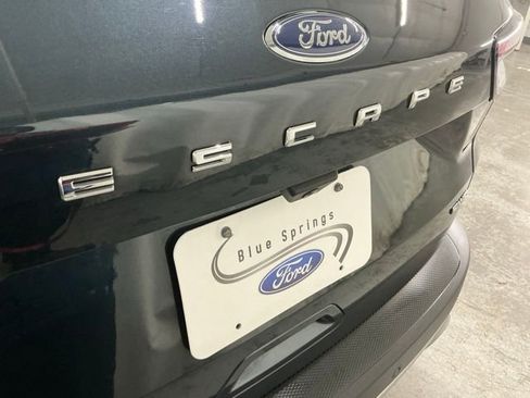 Used 2022 Ford Escape SEL image 5
