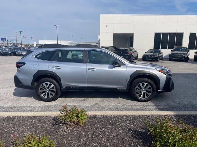 Used 2024 Subaru Outback AWD/4WD image 2
