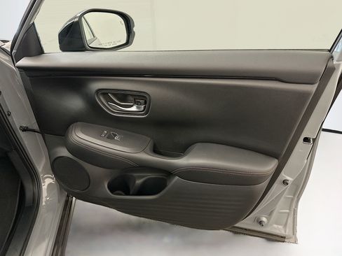 Used 2025 Honda HR-V Sport image 32