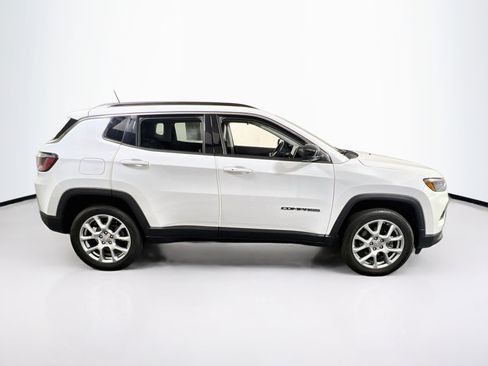 Used 2022 Jeep Compass Latitude w/ Sun and Sound Group AWD/4WD image 4