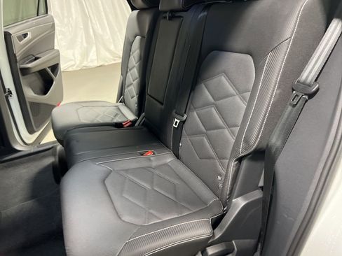 Used 2025 Volkswagen Atlas Cross Sport SE image 12