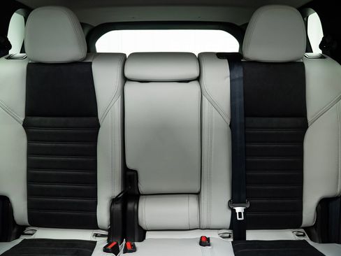 Used 2025 Mitsubishi Outlander SE image 20