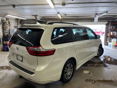Used 2020 Toyota Sienna XLE image 10