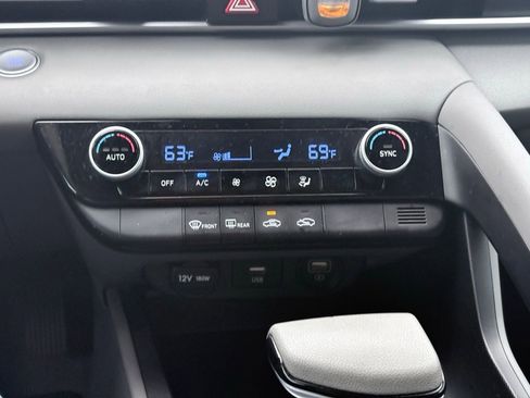 Used 2023 Hyundai Elantra SEL image 11