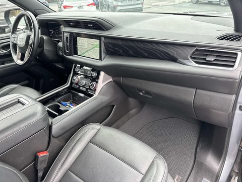 Used 2022 GMC Yukon Denali RWD image 12