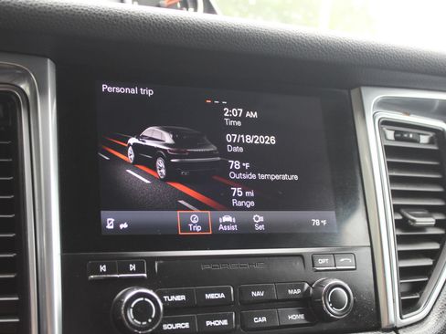 Used 2018 Porsche Macan Sport Edition AWD/4WD image 35