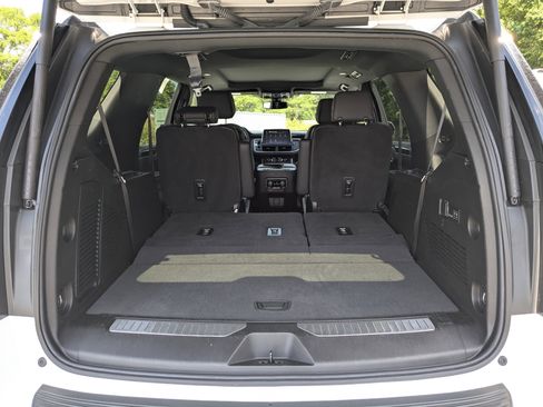 Used 2022 Chevrolet Tahoe RST w/ Luxury Package RWD image 11