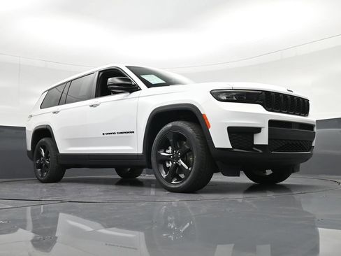 Used 2023 Jeep Grand Cherokee L Laredo AWD/4WD image 20