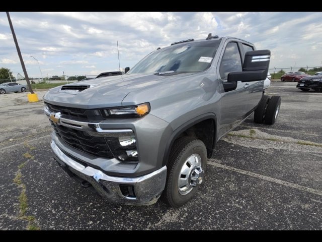 Used 2025 Chevrolet Silverado 3500 LT w/ Convenience Package AWD/4WD image 9