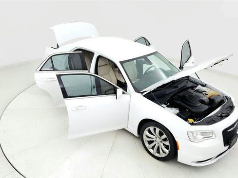 Used 2019 Chrysler 300 Touring L w/ Quick Order Package 22F RWD image 24