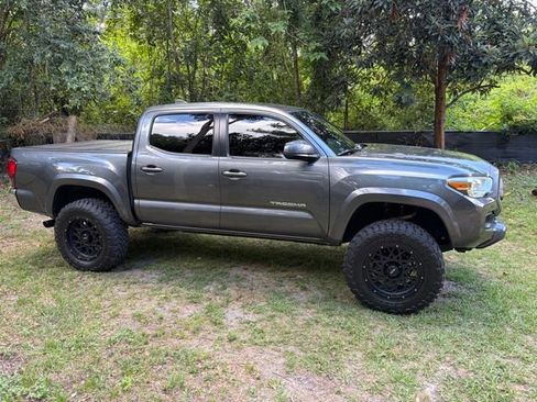 Used 2021 Toyota Tacoma SR5 RWD image 1