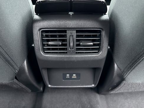 Used 2023 Nissan Rogue SV AWD/4WD image 18