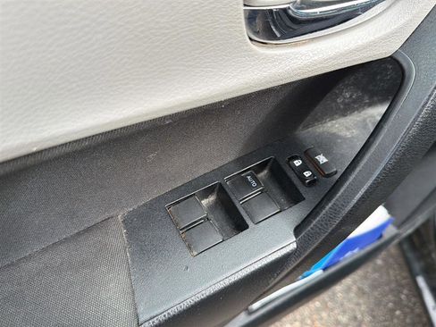 Used 2019 Toyota Corolla LE image 12