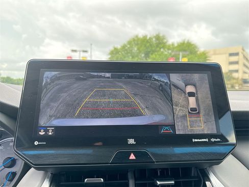 Used 2021 Toyota Venza Limited image 28