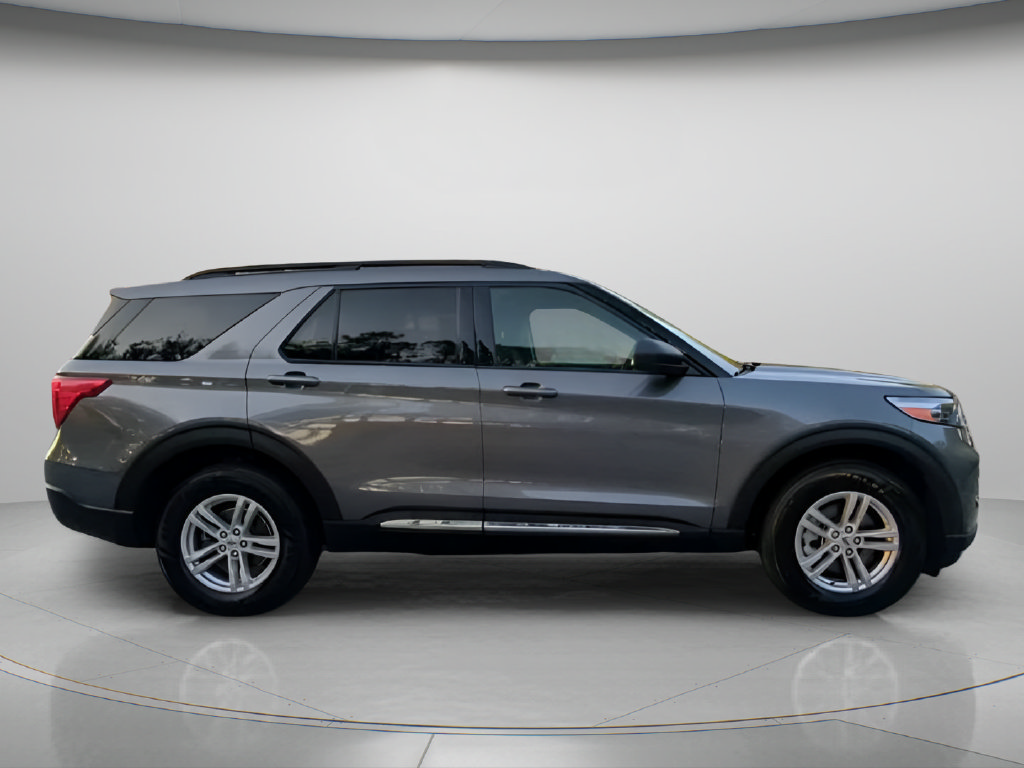Used 2023 Ford Explorer XLT AWD/4WD image 36
