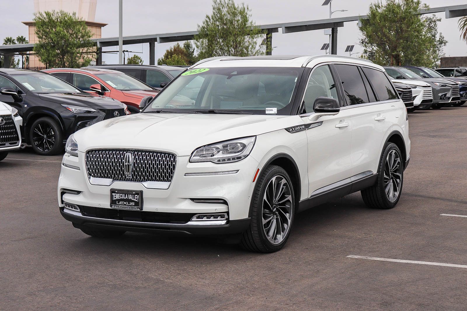 Used 2022 Lincoln Aviator Reserve w/ Equipment Group 201A AWD/4WD image 3
