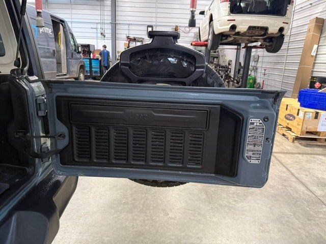 Used 2025 Jeep Wrangler Unlimited Sport w/ Convenience Group AWD/4WD image 35