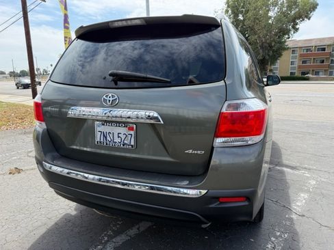 Used 2012 Toyota Highlander Limited w/ Tow Pkg AWD/4WD image 8