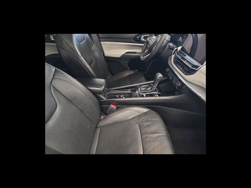 Used 2023 Jeep Compass Limited w/ Sun and Sound Group AWD/4WD image 18