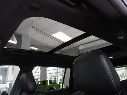 New 2025 Jeep Grand Cherokee L Limited w/ Luxury Tech Group II image 19