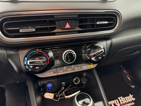 Used 2023 Hyundai Kona SEL image 18