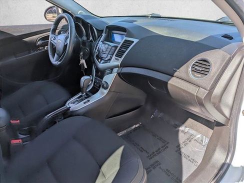 Used 2015 Chevrolet Cruze LT image 19