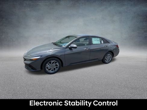 Certified 2025 Hyundai Elantra Hybrid FWD image 10
