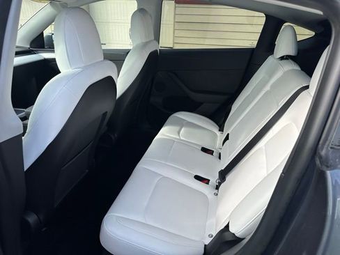 Used 2022 Tesla Model Y Performance image 13