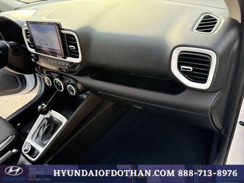 Certified 2022 Hyundai Venue Limited FWD image 5