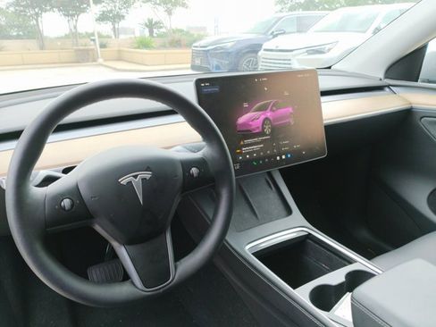 Used 2024 Tesla Model Y Long Range AWD/4WD image 10