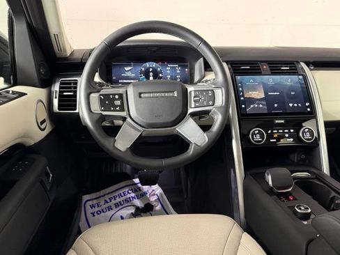 Used 2025 Land Rover Discovery S AWD/4WD image 26