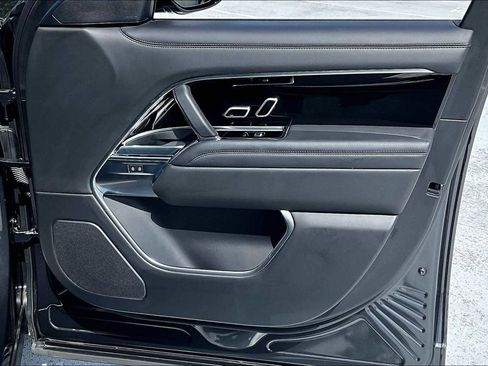 Used 2023 Land Rover Range Rover Long Wheelbase SE image 41