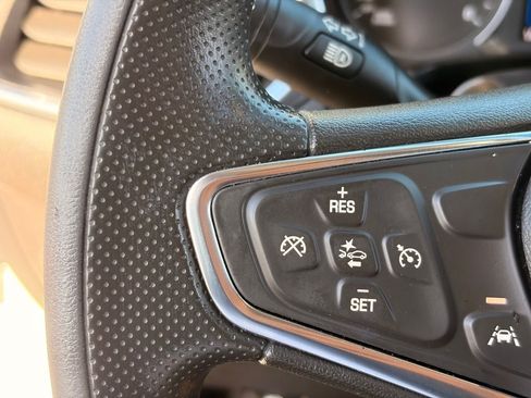 Used 2023 Chevrolet Equinox LT FWD image 28