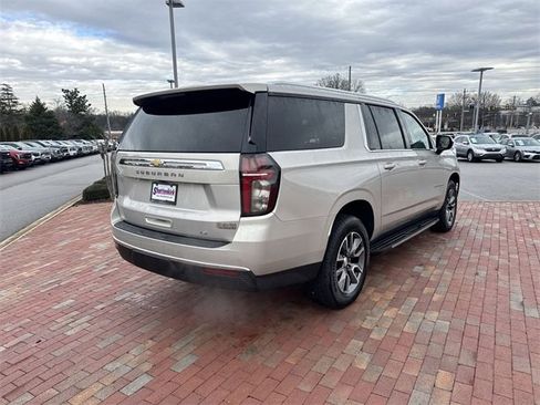 Used 2022 Chevrolet Suburban LT image 36