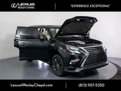 Used 2023 Lexus GX 460 Premium w/ Accessory Package AWD/4WD image 16