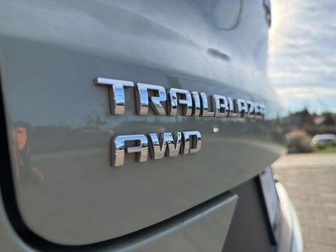 Used 2025 Chevrolet TrailBlazer LT image 11