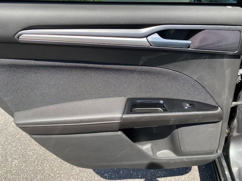 Used 2015 Ford Fusion SE FWD image 22
