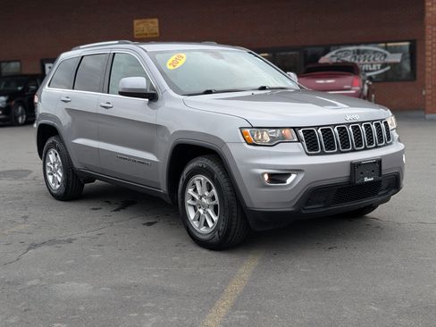 Used 2019 Jeep Grand Cherokee Laredo image 12