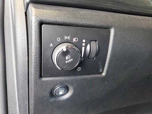 Used 2020 Jeep Grand Cherokee Altitude RWD image 21