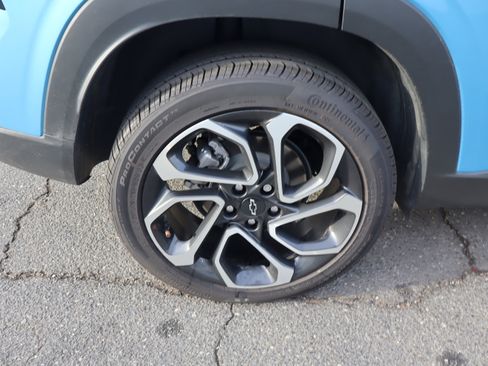 Used 2025 Chevrolet Trax RS w/ Driver Confidence Package image 39