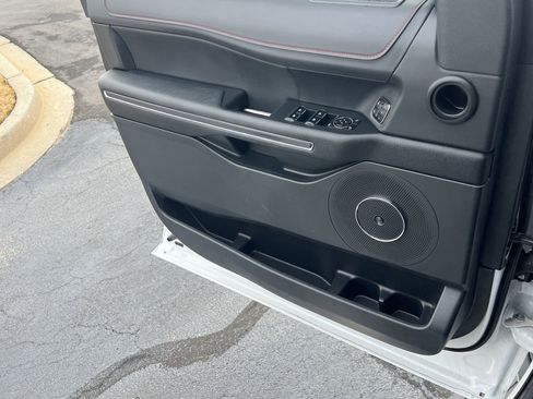 Used 2023 Ford Expedition Limited image 19