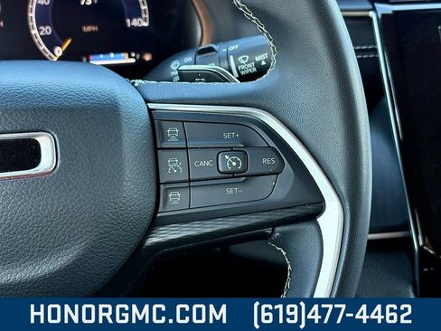 Used 2023 Jeep Grand Cherokee L Laredo image 29