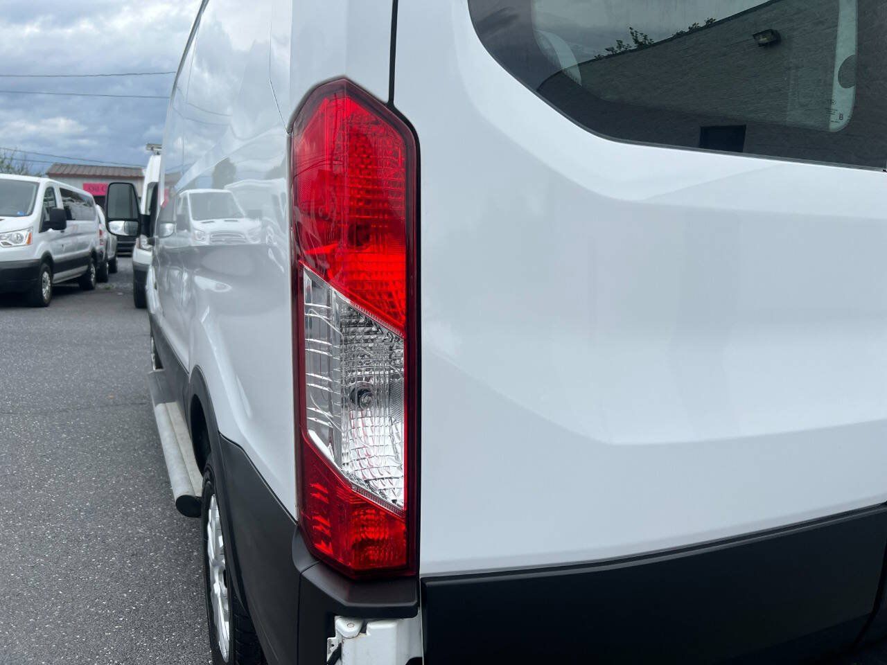 Used 2019 Ford Transit 250 130 Low Roof w/ Exterior Upgrade Package RWD image 34