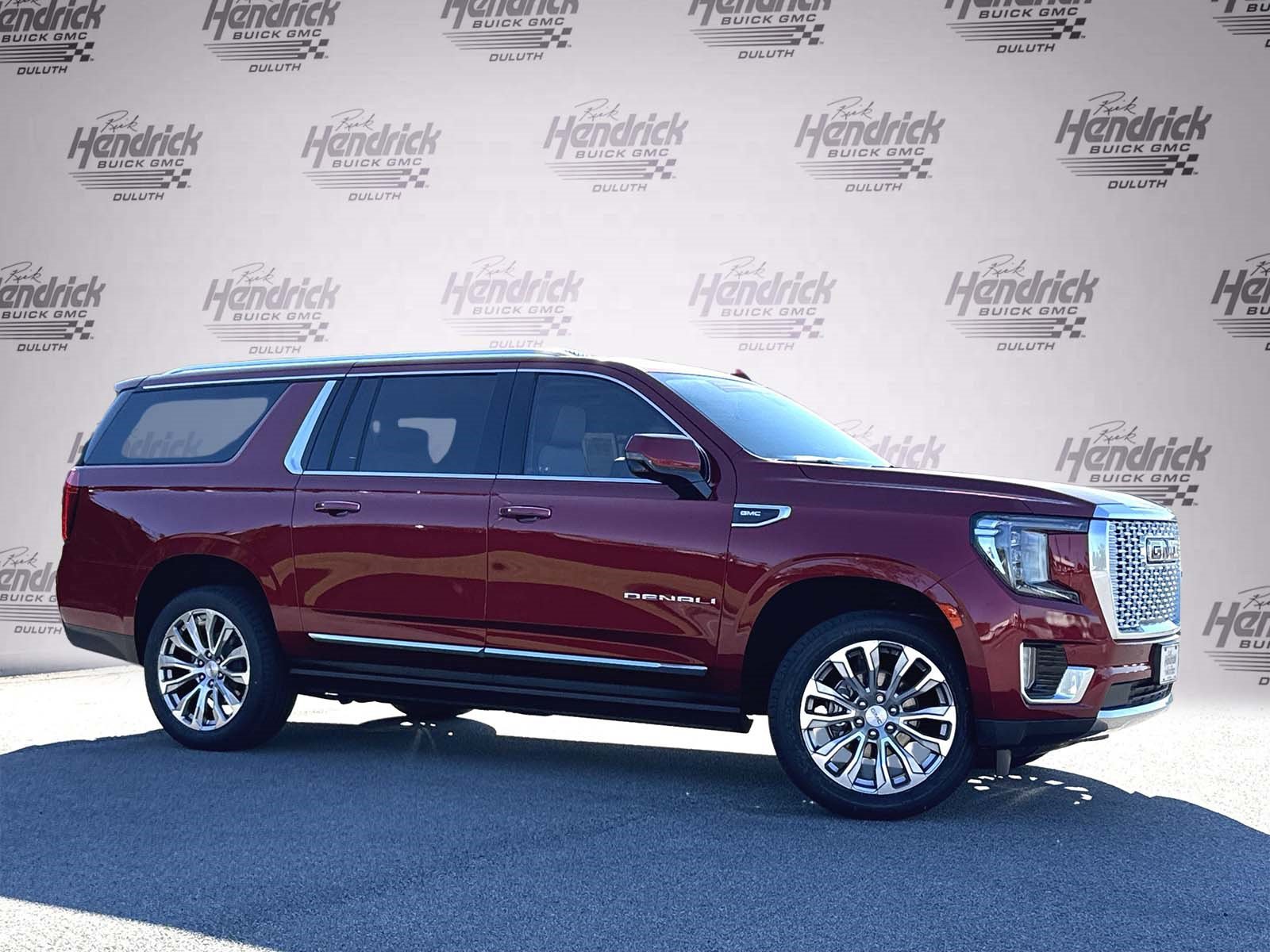 Used 2022 GMC Yukon XL Denali w/ Denali Premium Package AWD/4WD image 2