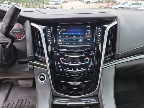 Used 2018 Cadillac Escalade Platinum AWD/4WD image 22